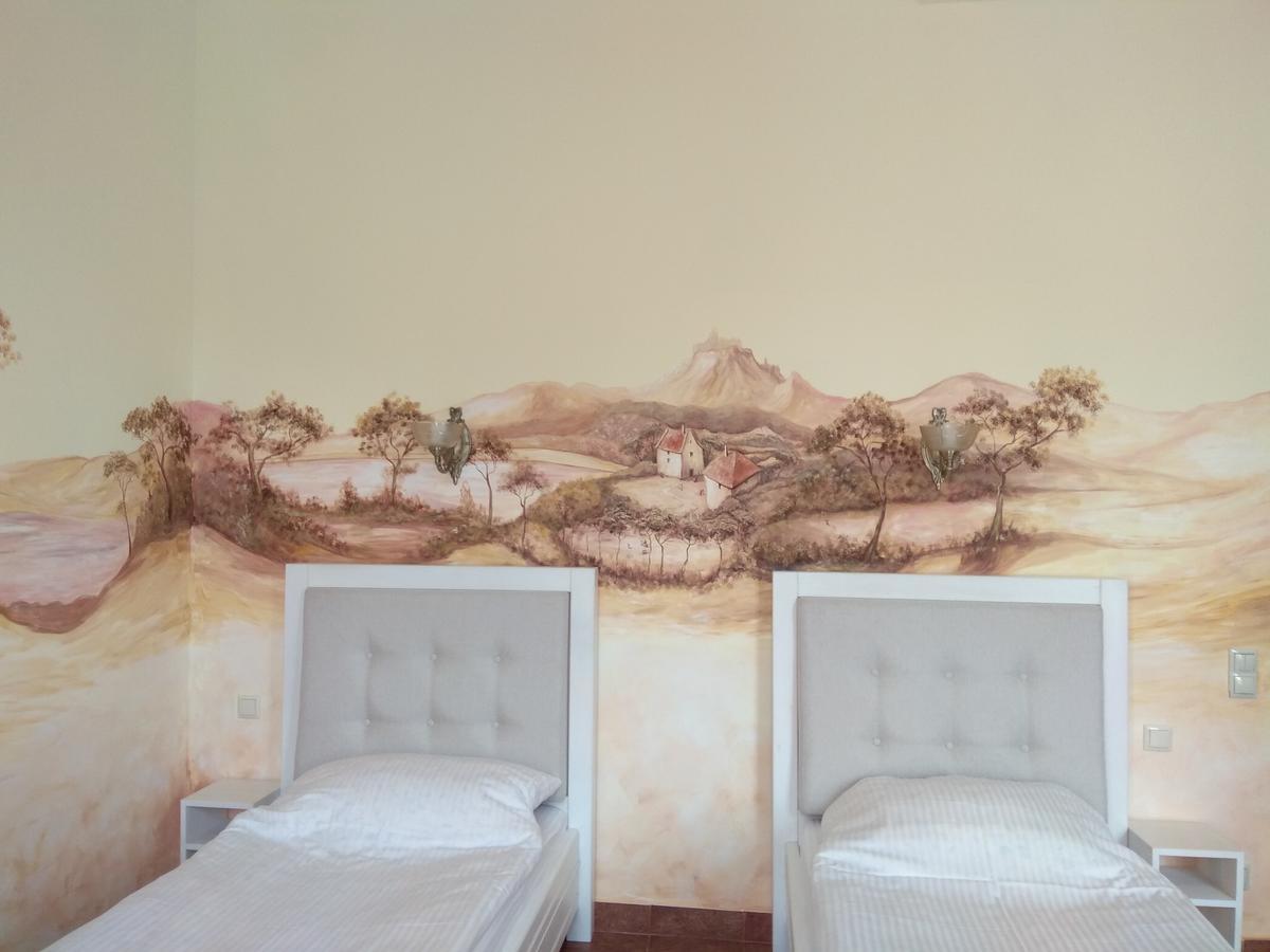 Aparthotel Na Dobu Lviv Buitenkant foto